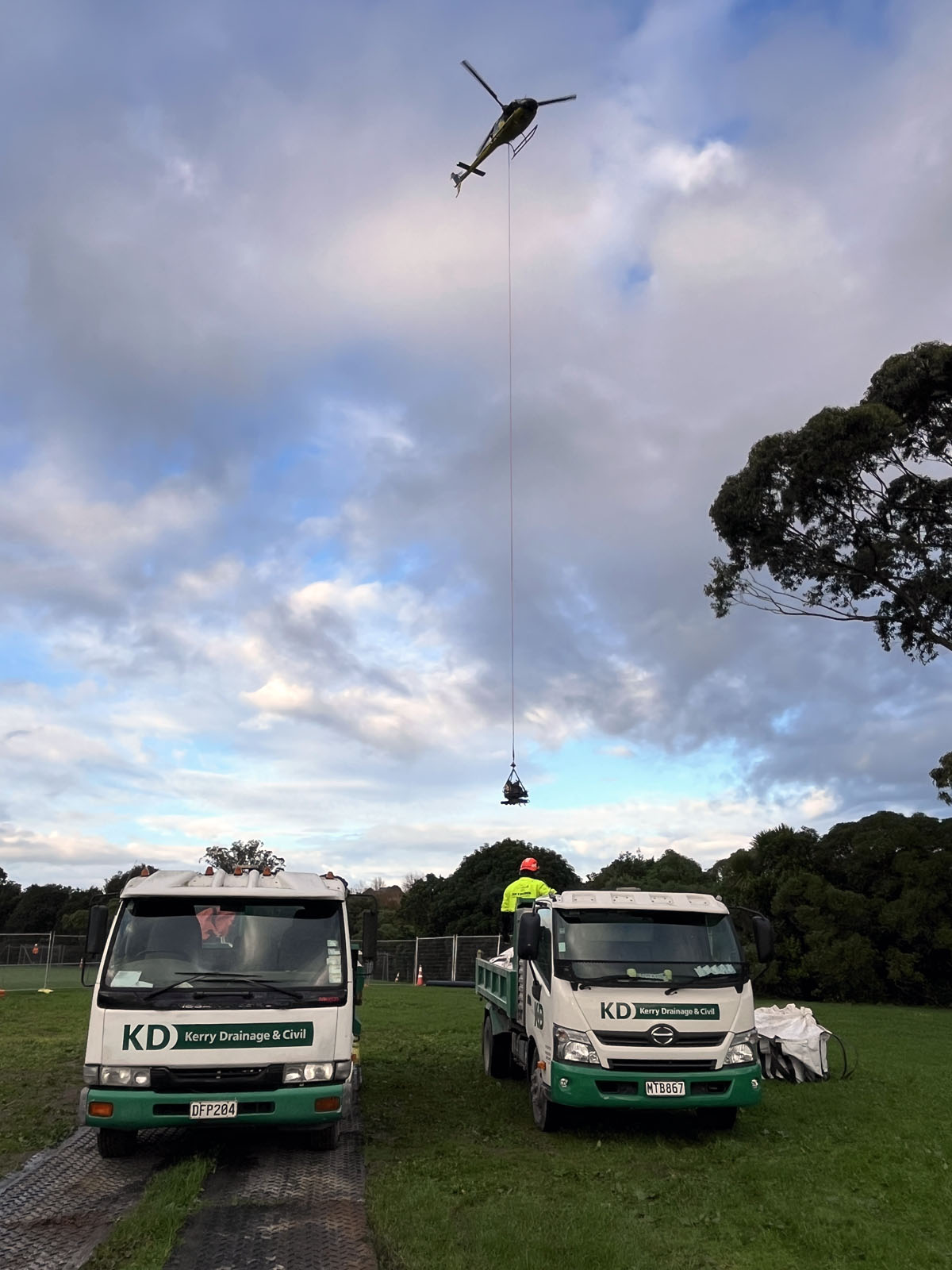 Blockhouse Bay Storm Water Upgrade Emergency Works Kd Civil Auckland Council Healthy Waters Helicopter In Excavator